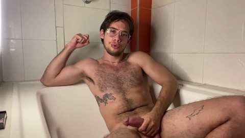Wealthy handjob in the bathtub with a handsome guy in HD