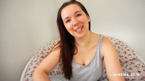 Luna Silver condivide momenti intimi solo per te con il suo grande seno naturale e i sex toys.